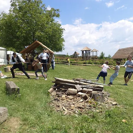 Zengosziv Jurtafalu Semesterpark Hosszuheteny